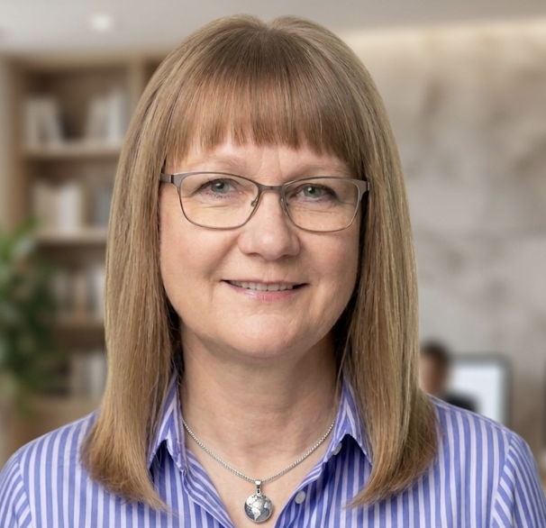 Romana Rantzow – Business-Analystin Porträt von Romana Rantzow, Business-Analystin und Sparringspartnerin für Geschäftsführer und Soloselbstständige.